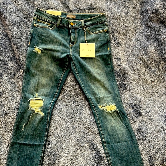 DL 1961 Jeans - Picture 1 of 3